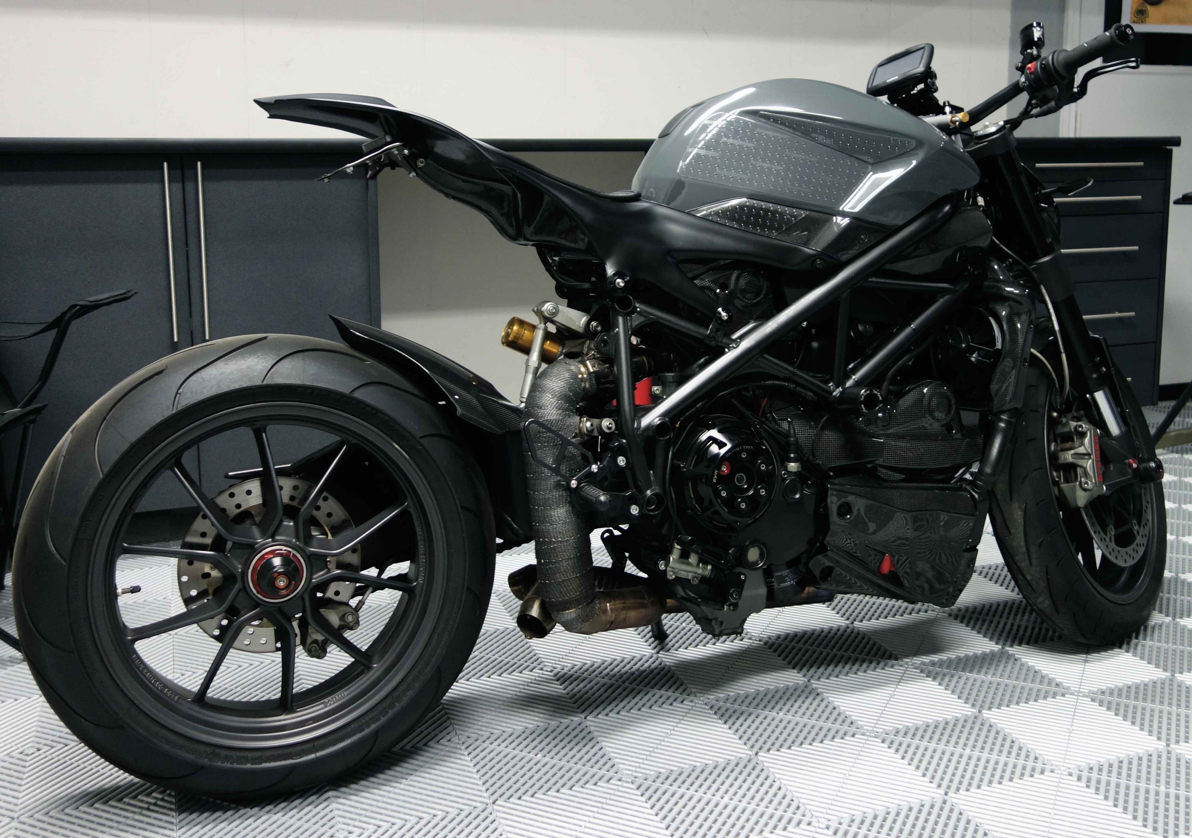 2010 Ducati Streetfighter photo 51